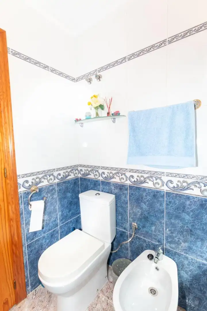 Bany de Casa adosada en venda en Orihuela amb Jardí privat, Terrassa i Piscina comunitària