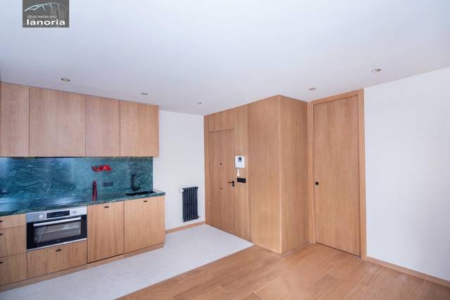 Piso en Venta en Calle TESIFONTE GALLEGO en Centro