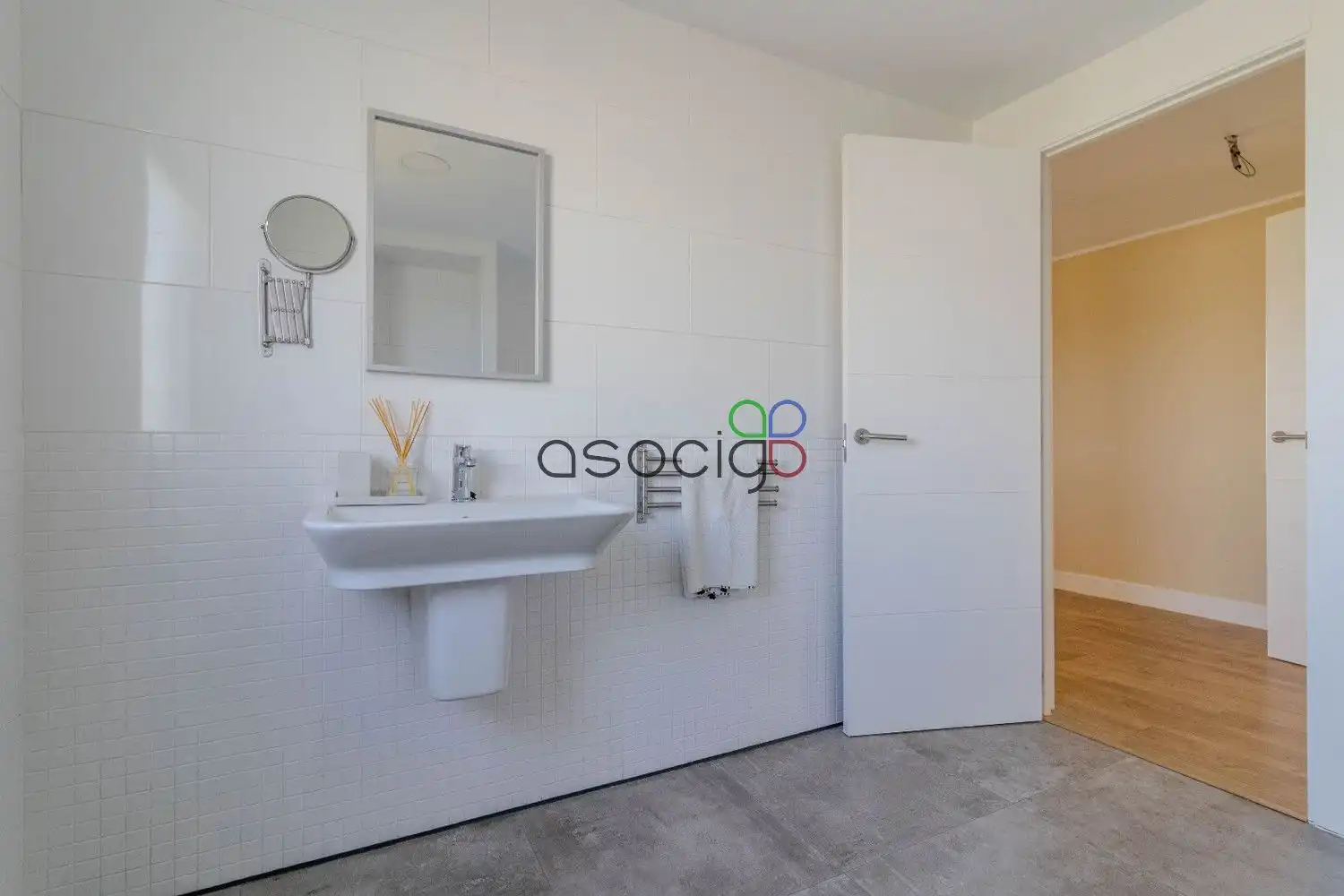 Bathroom of Houses for sale in Cabanillas del Campo  with Air Conditioner, Heating and Storage room