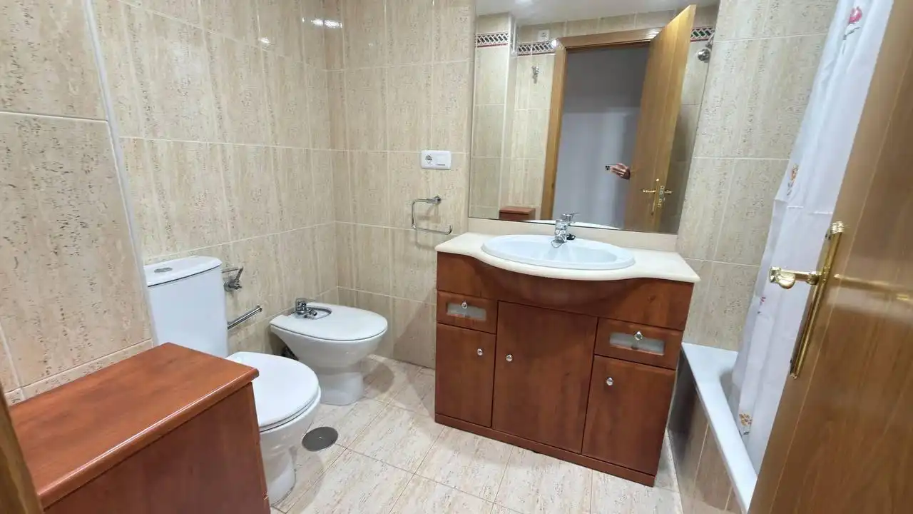Bathroom of Flat for rent in Alicante / Alacant  with Air Conditioner, Terrace and Furnished