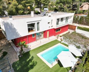 Vista exterior de Casa o xalet en venda en Bétera amb Aire condicionat, Terrassa i Piscina