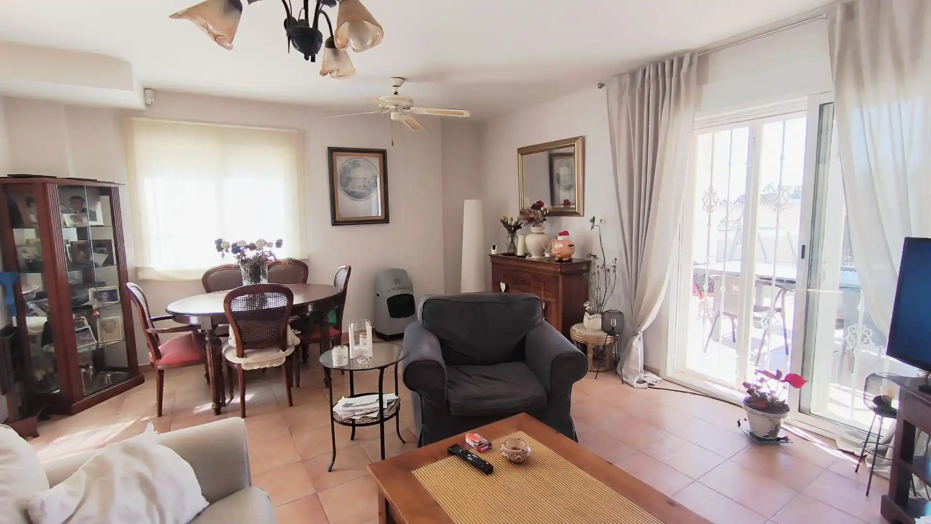 Sala de estar de Casa o chalet en venta en La Nucia con Aire acondicionado, Calefacción y Jardín privado