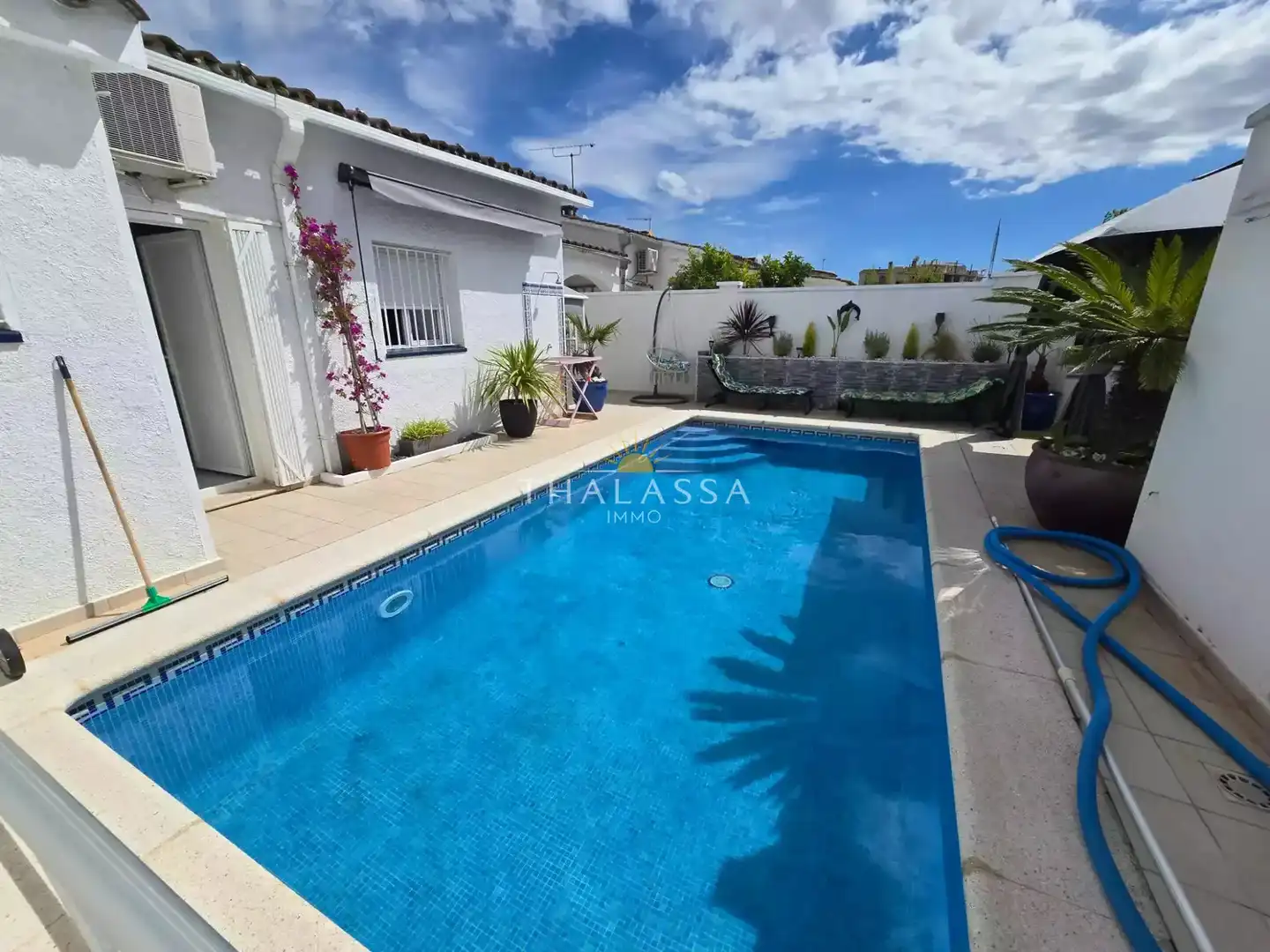 Swimming pool of Houses for sale in Empuriabrava  with Air Conditioner, Swimming Pool and Furnished