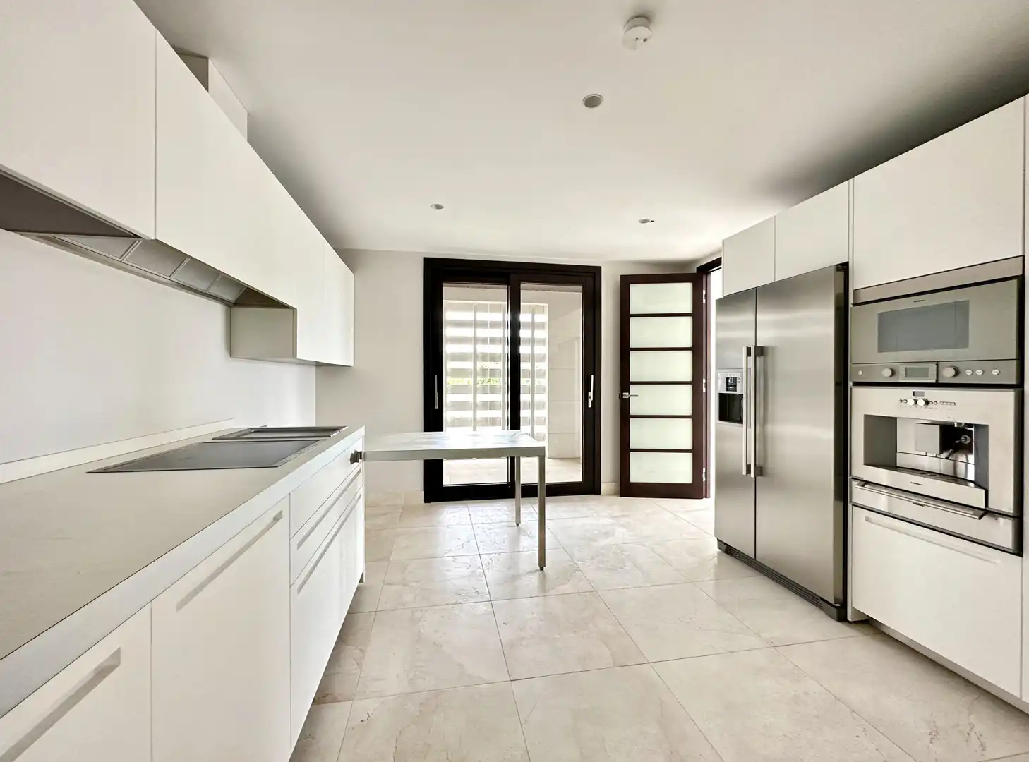 Küche von Maisonette zum Verkauf in Sotogrande mit Klimaanlage, Privatgarten und Terrasse