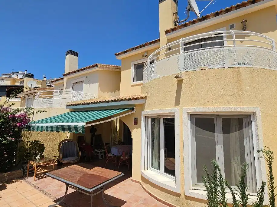 Exterior view of Houses for sale in Gata de Gorgos  with Air Conditioner, Terrace and Balcony