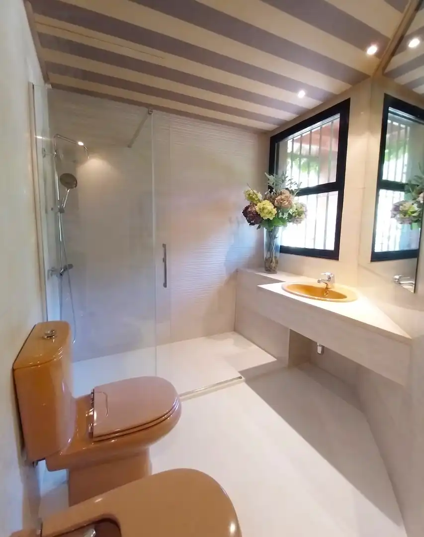 Baño de Casa o chalet en venta en Pozuelo de Alarcón con Aire acondicionado, Calefacción y Jardín privado