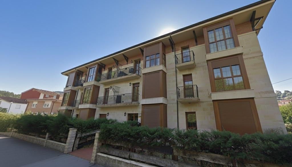Vista exterior de Piso en venta en Corvera de Toranzo con Jardín privado y Balcón