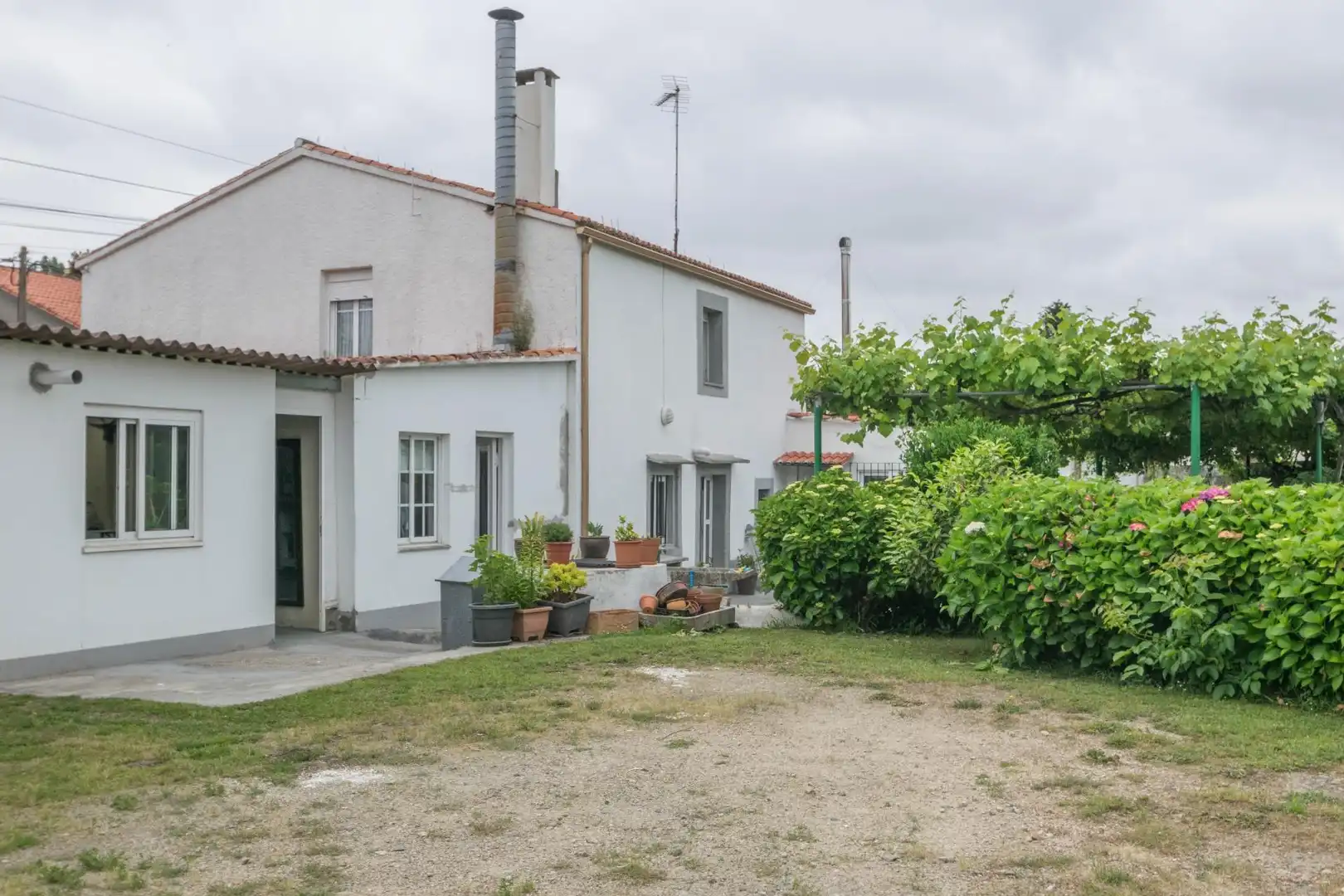 Vista exterior de Casa o chalet en venta en Culleredo con Calefacción, Jardín privado y Parquet