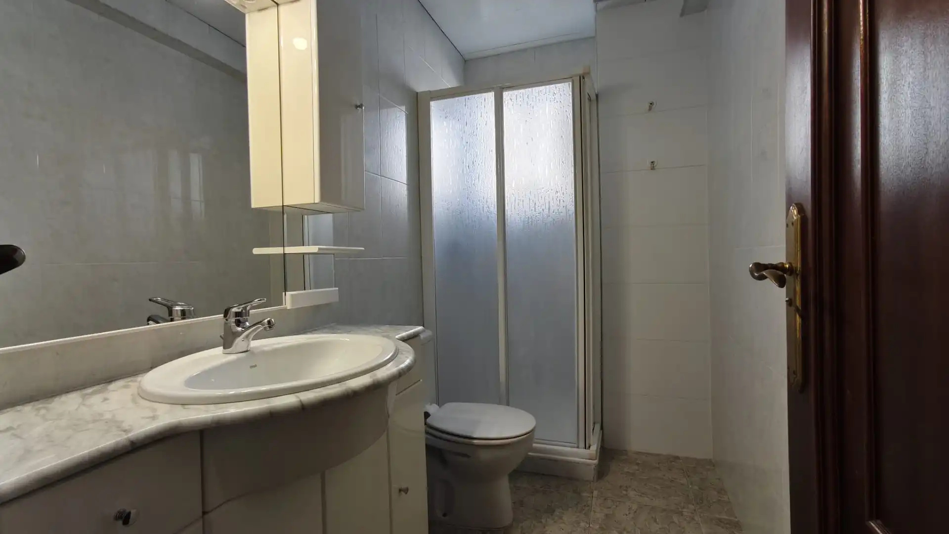 Bathroom of Flat for rent in Santiago de Compostela   with Heating, Furnished and Oven