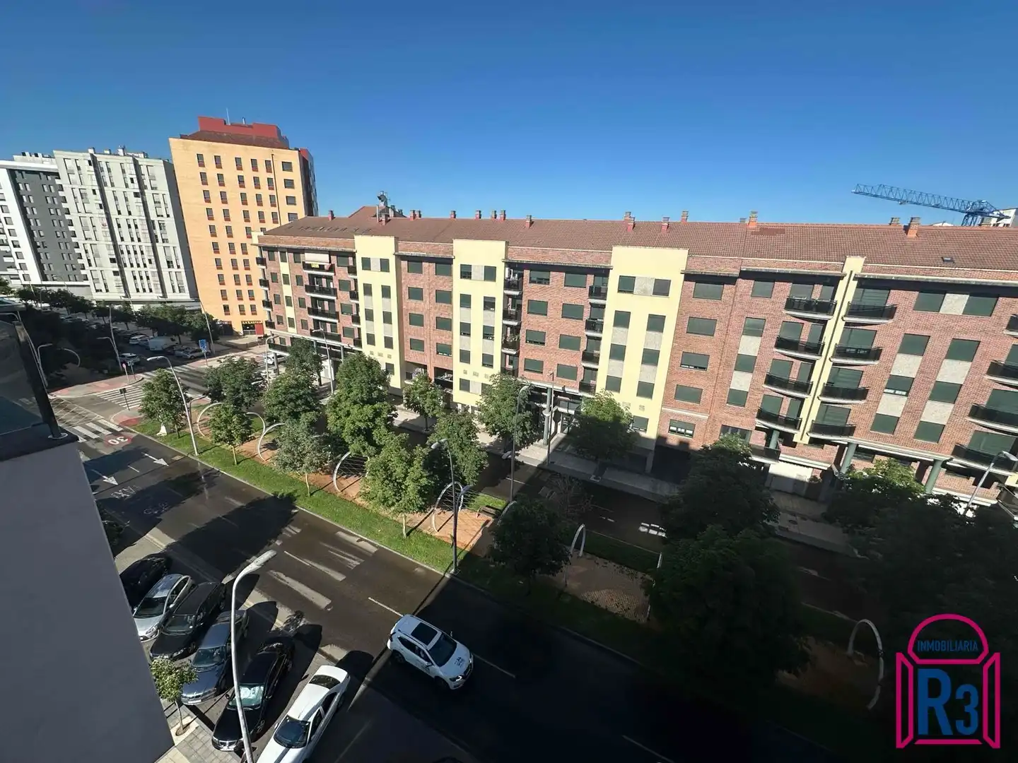 Exterior view of Flat for sale in León Capital   with Heating, Terrace and Storage room