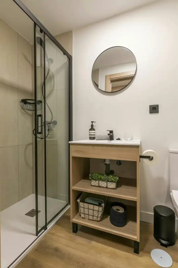 Badezimmer von Gebäude zur Miete in Madrid