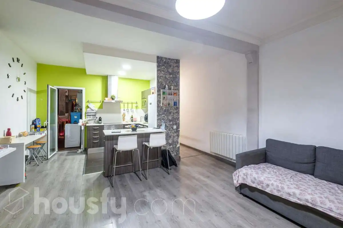 Sala d'estar de Pis en venda en Barcelona amb Calefacció, Parquet i Moblat
