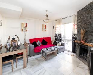 Sala d'estar de Casa adosada en venda en Monachil amb Terrassa i Balcó