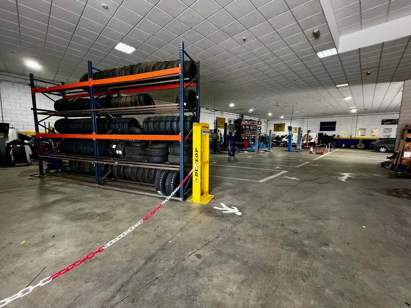Parkplatz von Fabrikhallen zum Verkauf in Badajoz