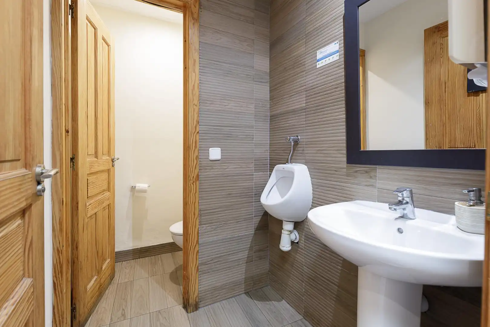 Bathroom of Commercial properties for rent in Binissalem  with Air Conditioner and Furnished