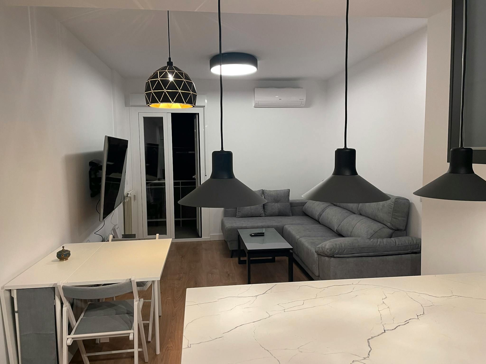 Sala d'estar de Pis de lloguer en  Madrid Capital amb Aire condicionat, Calefacció i Moblat