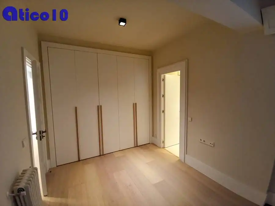 Flat for rent in Calle Asturias, Parque San Francisco - Uría