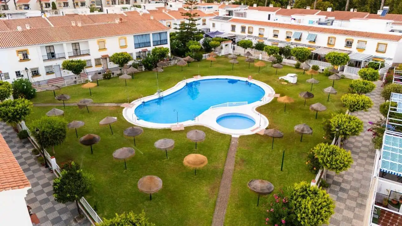 Piscina de Casa o xalet en venda en Salobreña amb Aire condicionat, Terrassa i Piscina comunitària