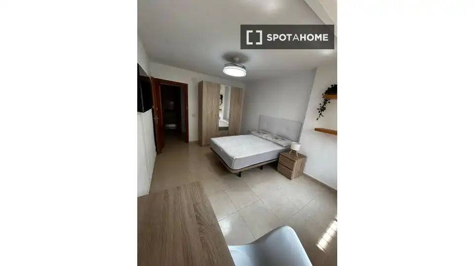 Habitación de Piso de alquiler en Alicante / Alacant con Aire acondicionado, Calefacción y Amueblado