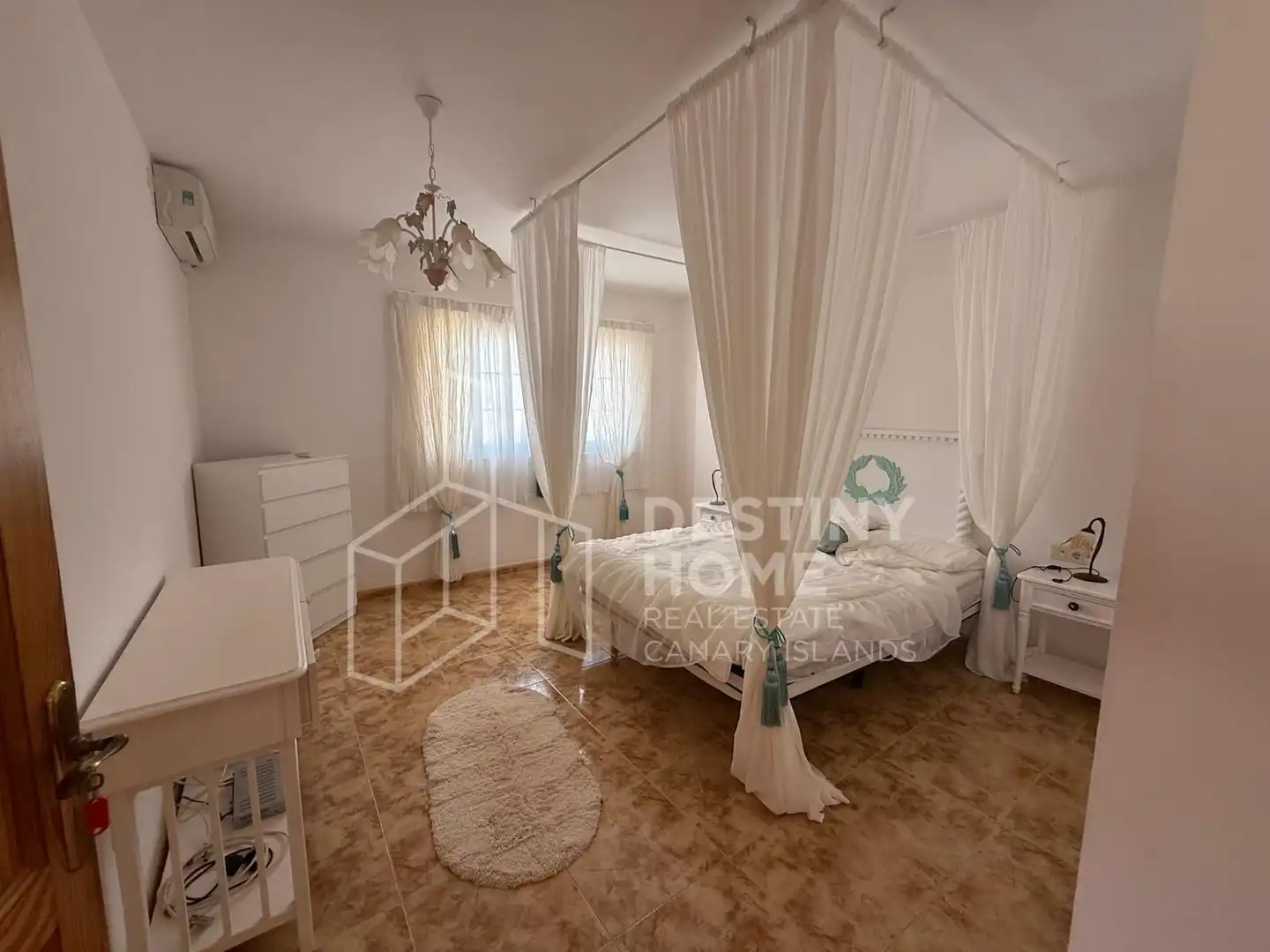 Dormitori de Casa o xalet en venda en La Oliva amb Terrassa, Piscina i Moblat