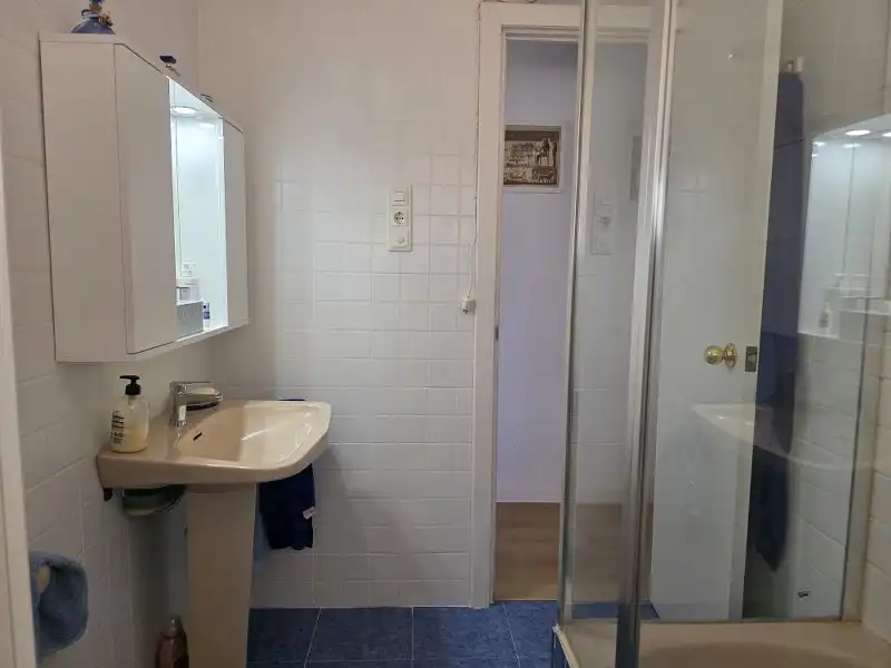Badezimmer von Wohnungen zum Verkauf in Cullera mit Klimaanlage, Heizung und Parkett