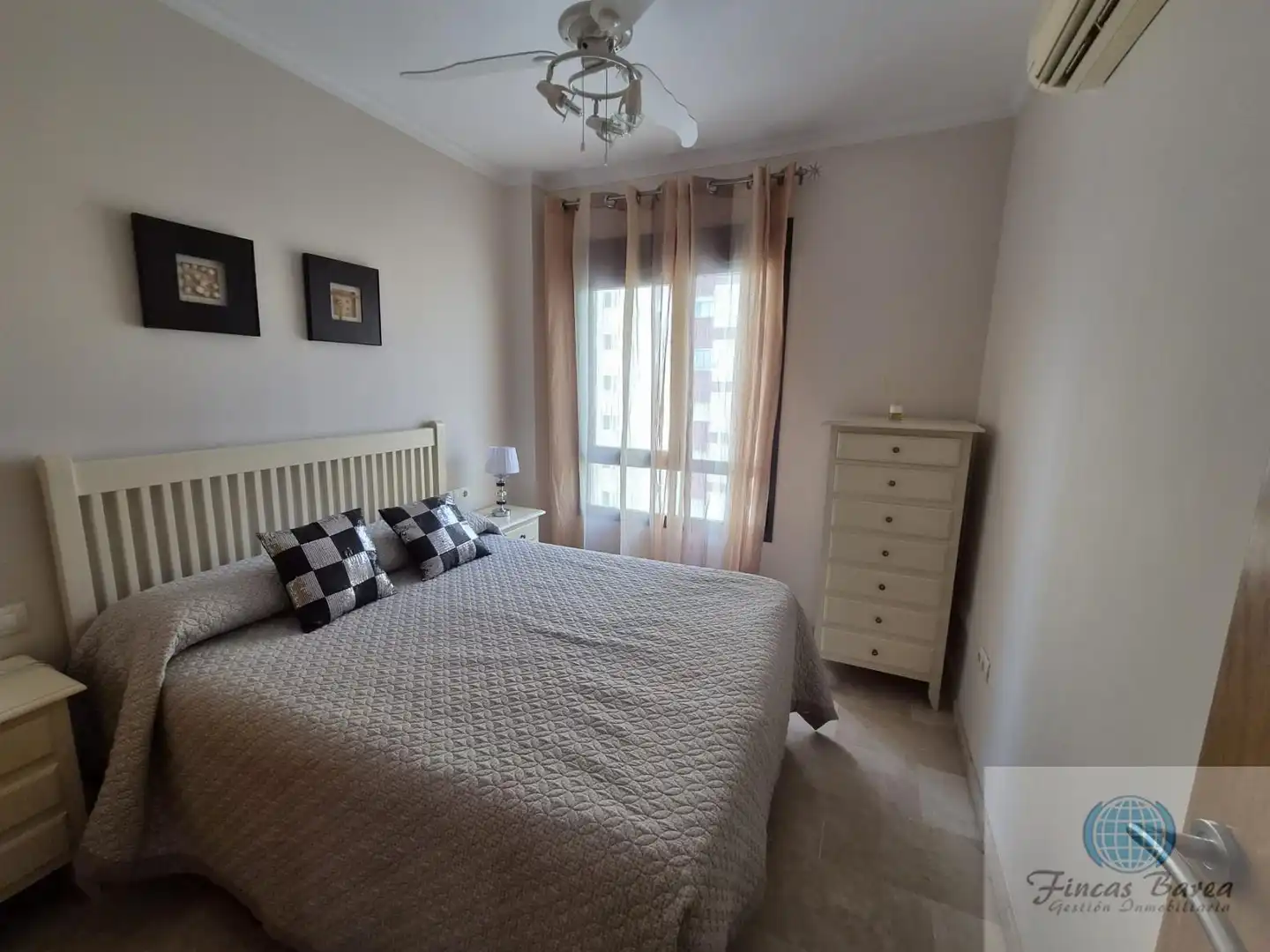 Bedroom of Flat for sale in Fuengirola  with Air Conditioner, Terrace and Community pool