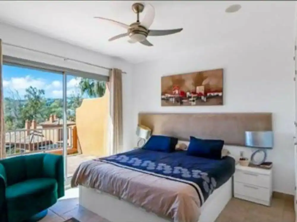 Schlafzimmer von Dachboden zur Miete in Benahavís mit Klimaanlage, Heizung und Terrasse
