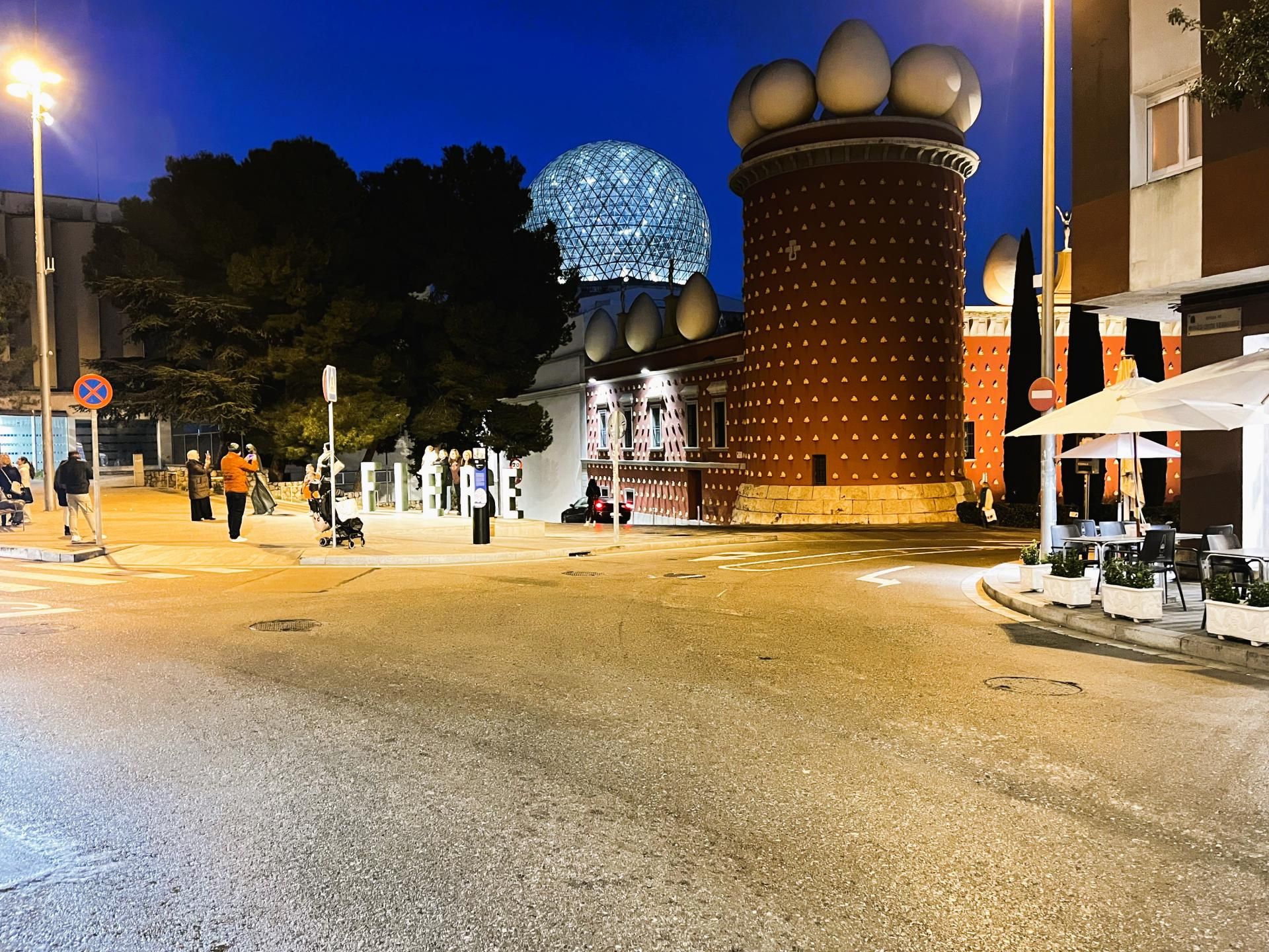 Vista exterior de Àtic en venda en Figueres amb Calefacció, Moblat i Forn