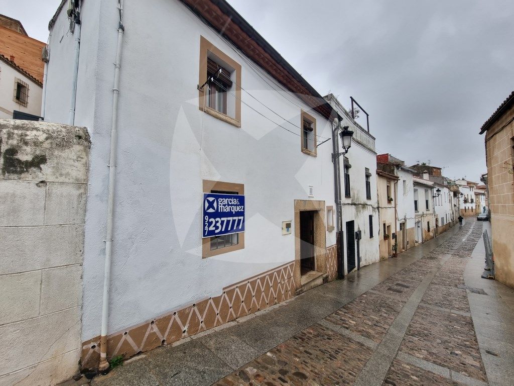 Vista exterior de Casa o xalet en venda en Cáceres Capital amb Aire condicionat i Moblat
