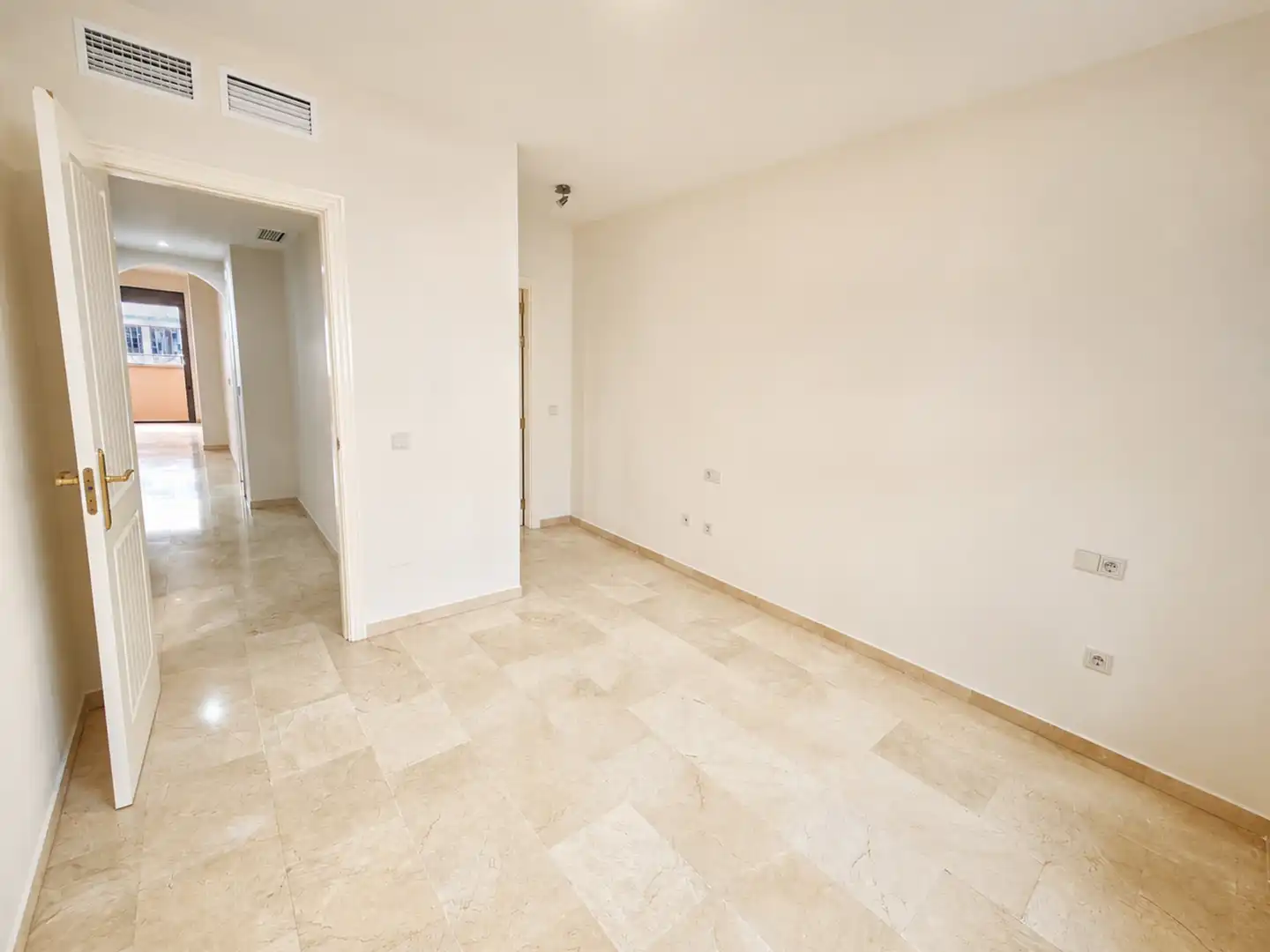 Apartments for sale in Marbella  with Air Conditioner, Terrace and Swimming Pool
