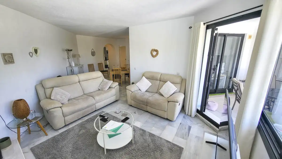 Sala de estar de Apartamento en venta en Calahonda 