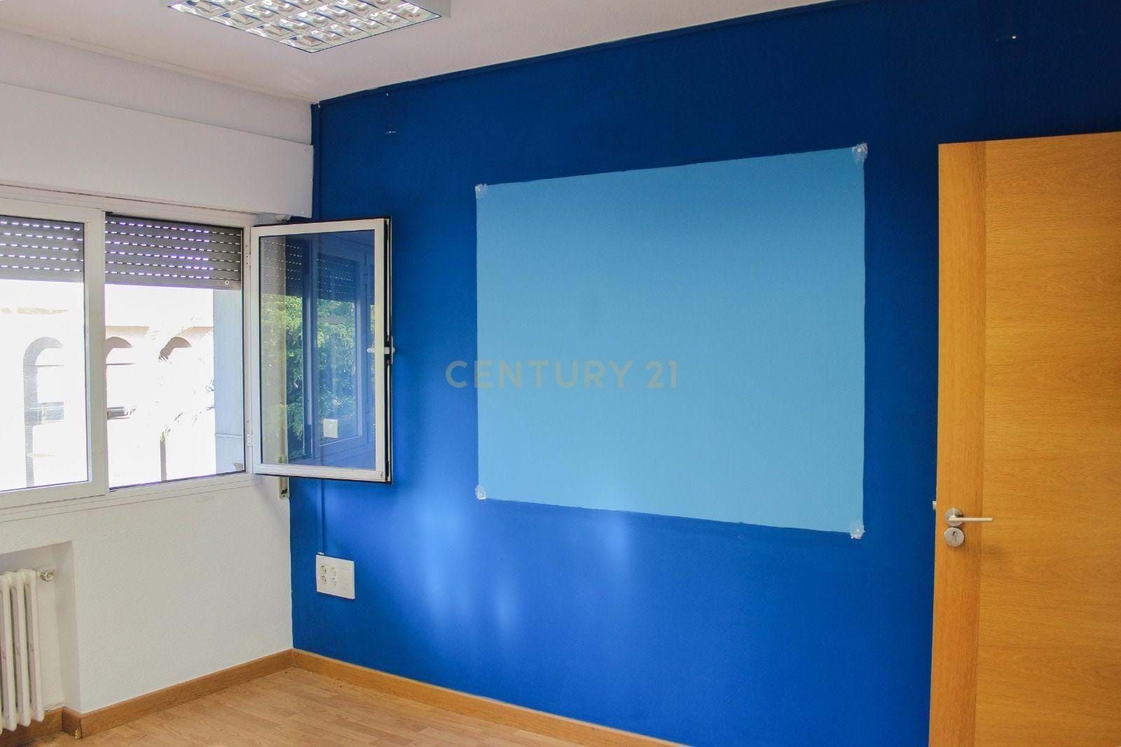 Exterior view of Office for sale in Cáceres Capital  with Air Conditioner and Heating