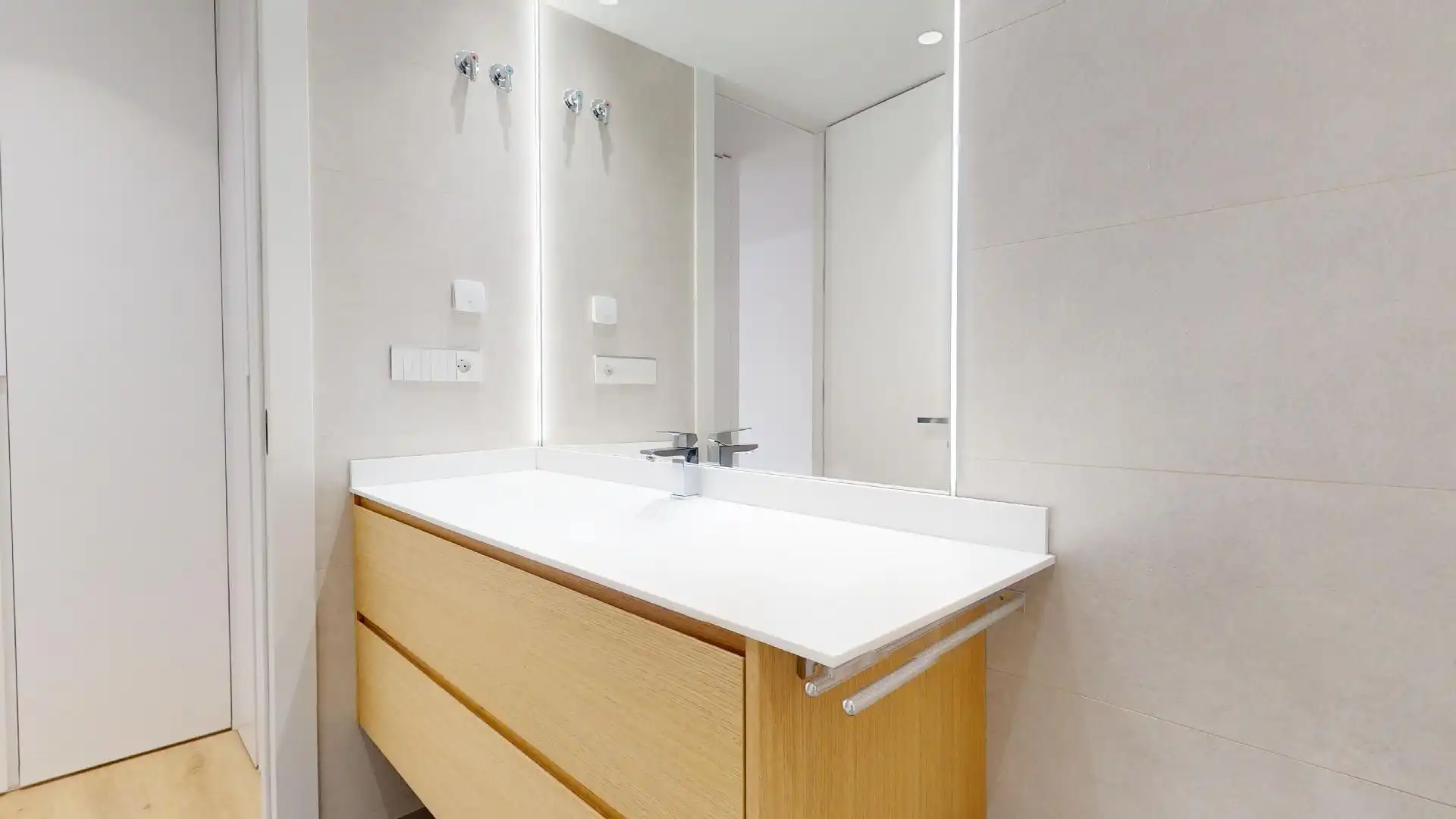 Bathroom of Flat for rent in Madrid  with Air Conditioner, Heating and Storage room
