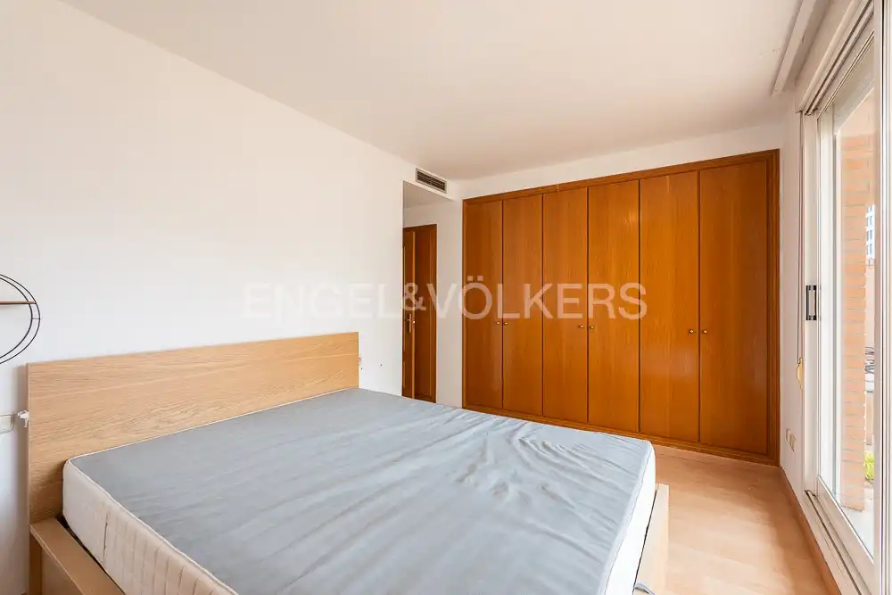 Dormitori de Àtic de lloguer en Valencia amb Aire condicionat, Calefacció i Parquet