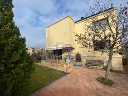 Vista exterior de Casa o xalet en venda en Cuenca Capital amb Calefacció, Jardí privat i Terrassa