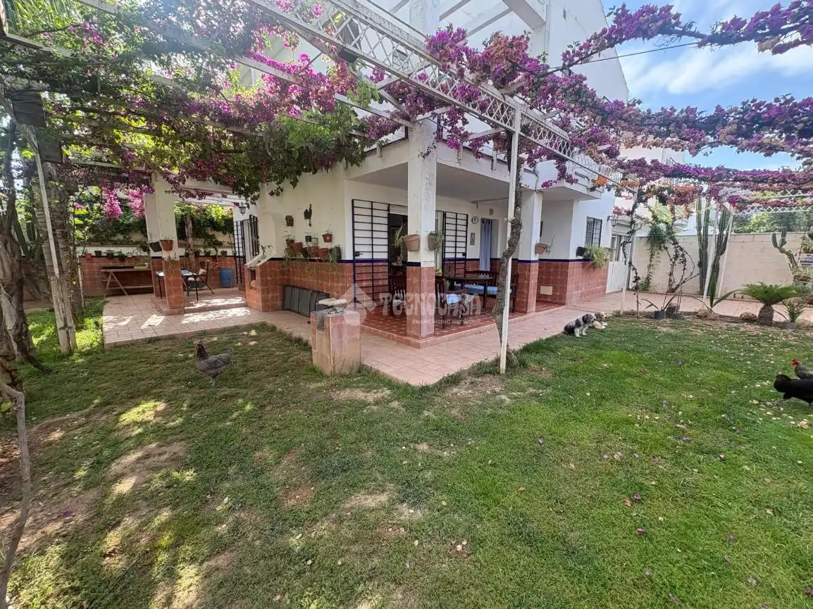 Jardí de Casa adosada en venda en Espartinas amb Aire condicionat, Jardí privat i Terrassa