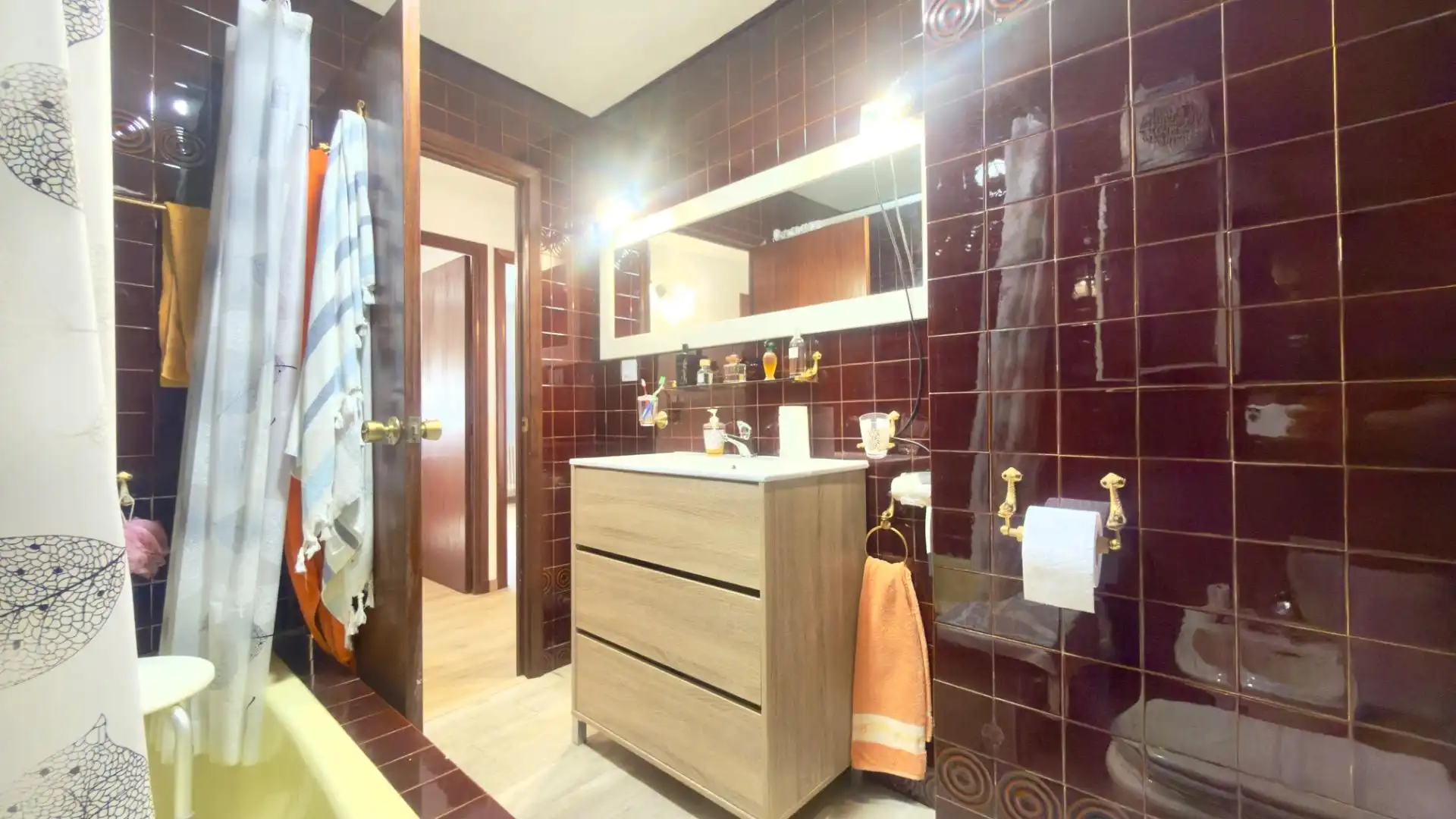 Baño de Piso en venta en A Pobra de Trives  con Calefacción y Amueblado