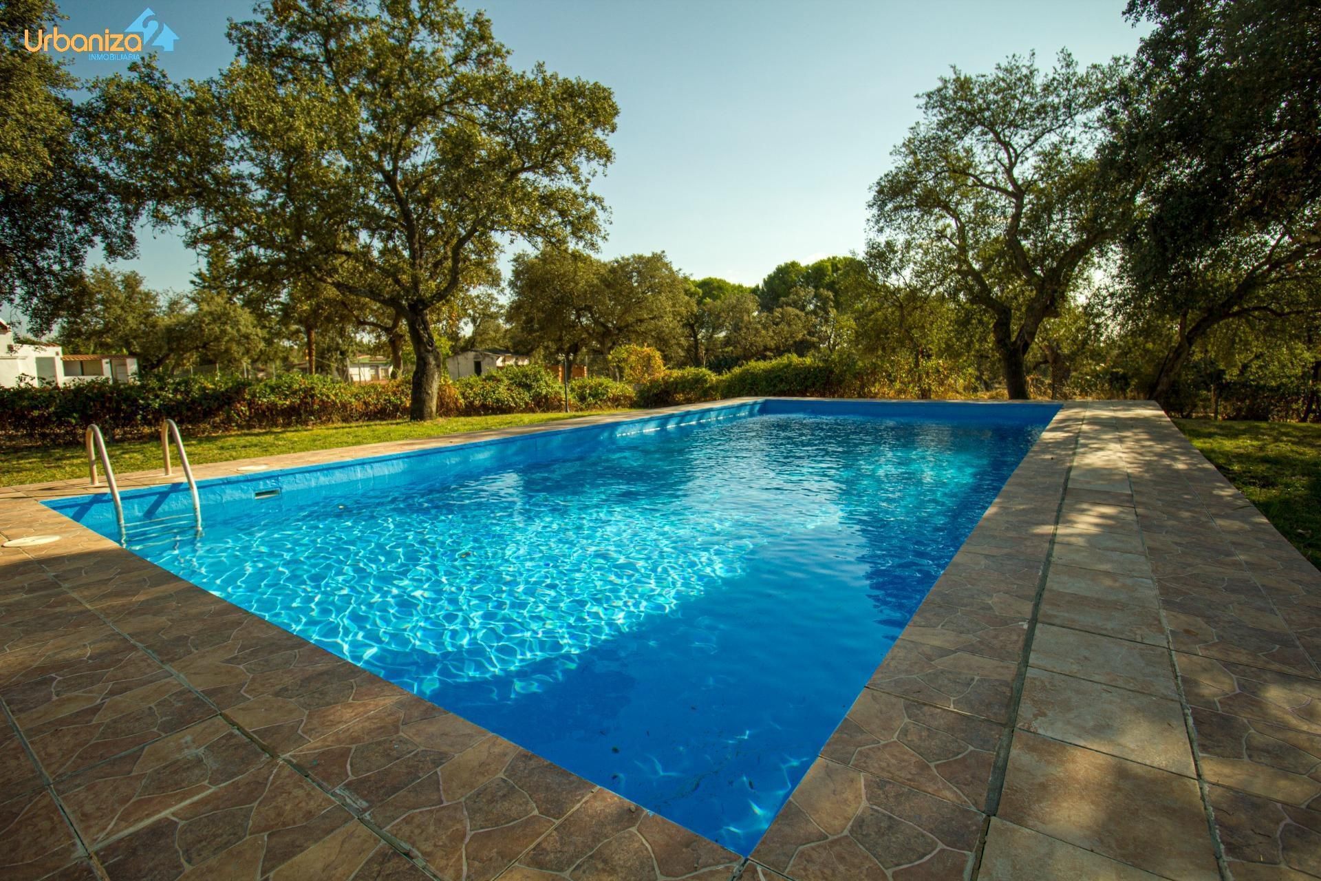 Piscina de Casa o xalet en venda en Badajoz Capital amb Calefacció, Jardí privat i Terrassa