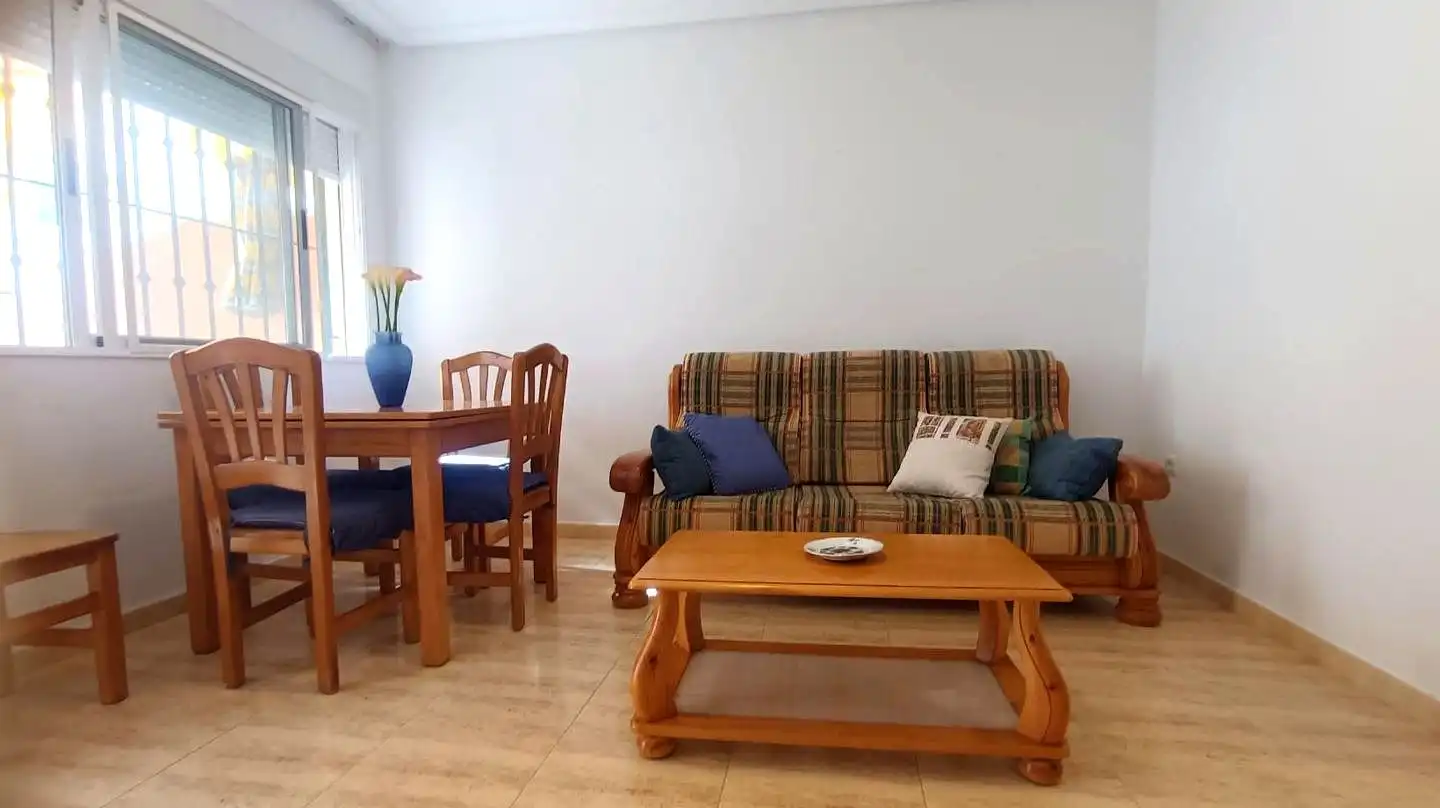 Sala d'estar de Dúplex en venda en San Pedro del Pinatar amb Aire condicionat, Terrassa i Moblat