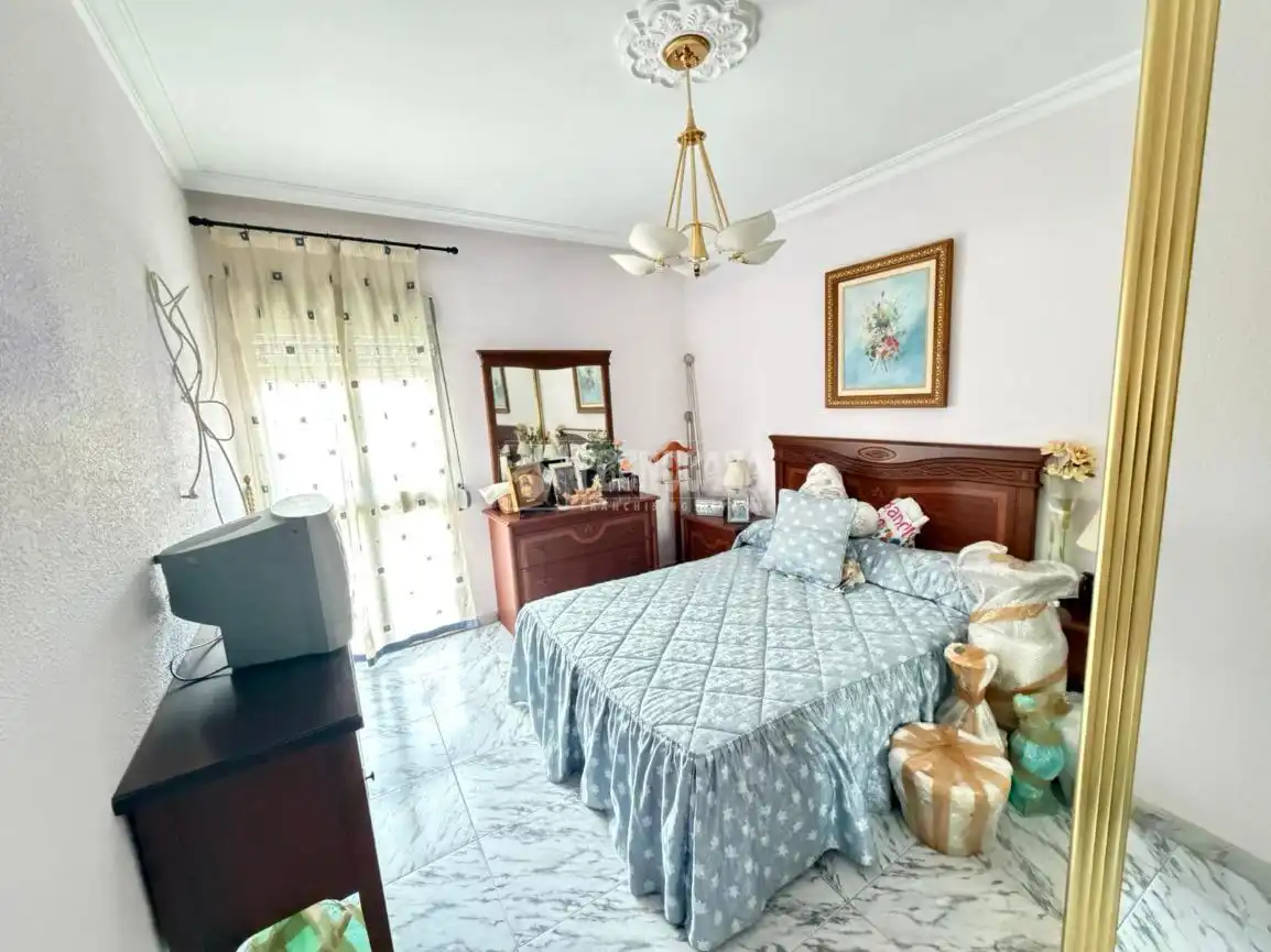 Bedroom of Flat for sale in Sevilla  with Air Conditioner