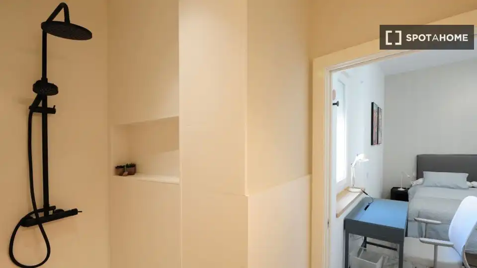 Bathroom of Flat for share in Cádiz  with Air Conditioner, Heating and Furnished