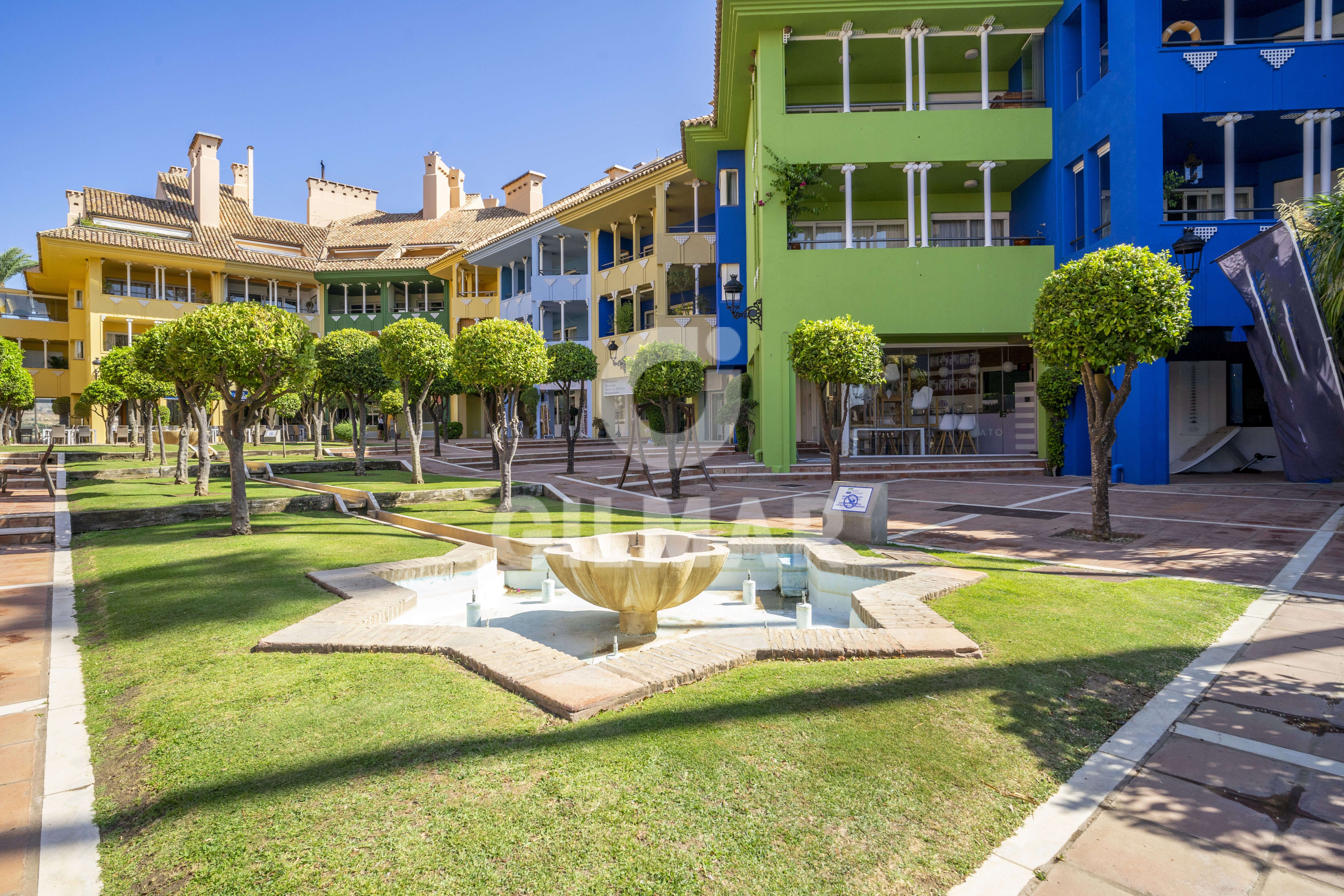 Außenansicht von Geschaftsraum zum verkauf in Sotogrande mit Klimaanlage
