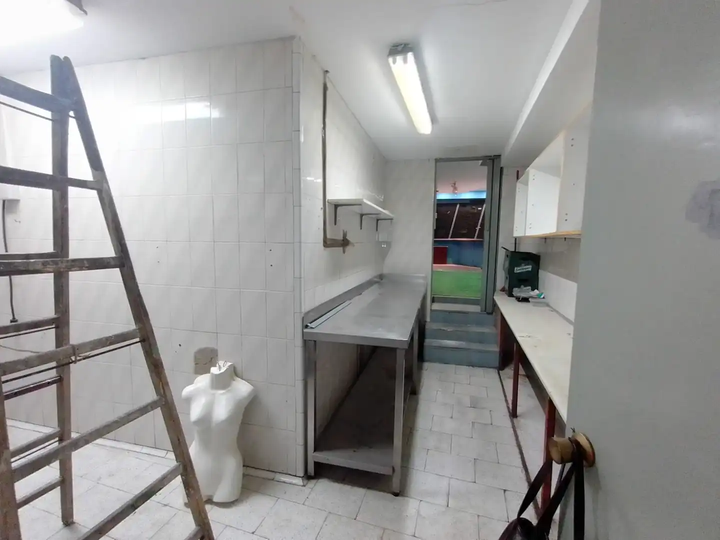 Cuina de Local en venda en Zaragoza amb Aire condicionat, Calefacció i Moblat