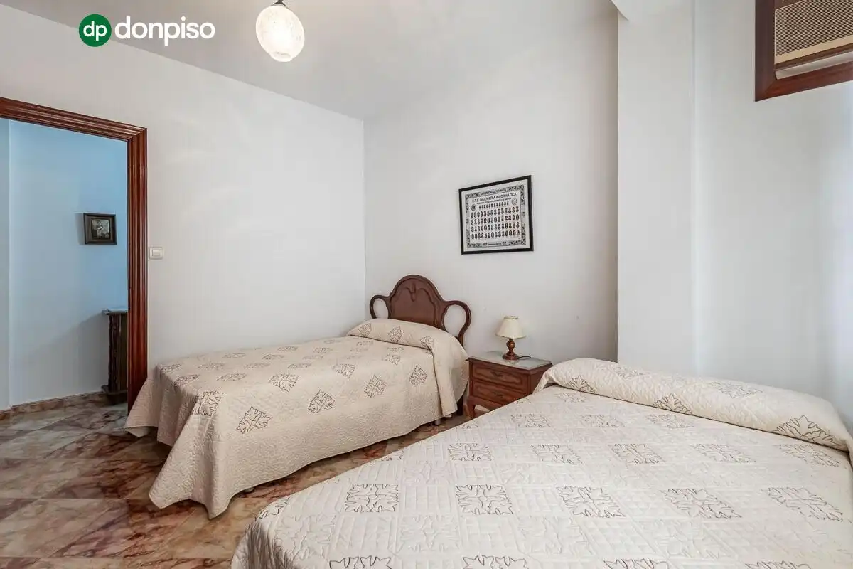 Habitación de Piso en venta en Granada con Aire acondicionado, Calefacción y Terraza