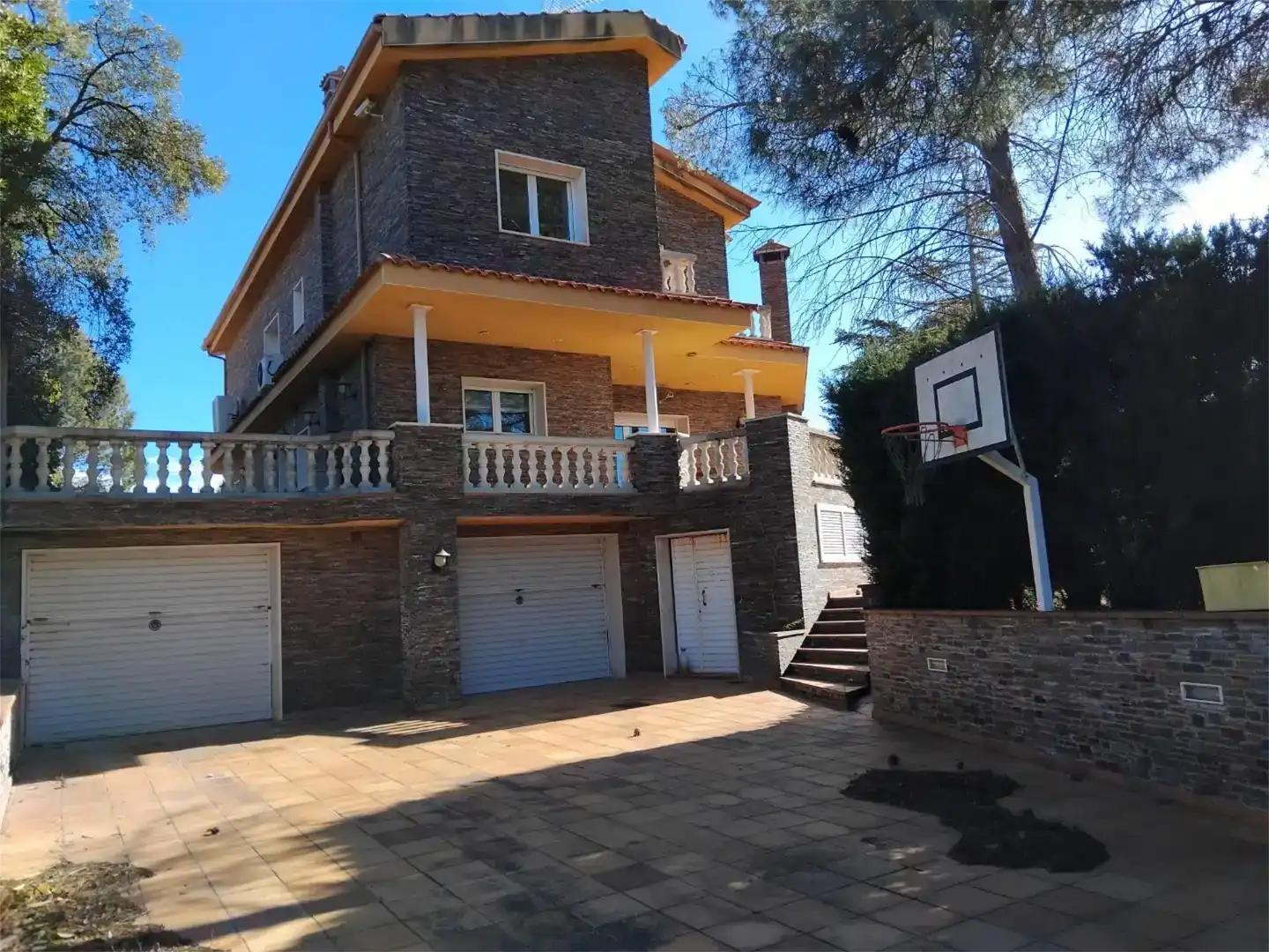 Vista exterior de Casa o xalet en venda en Òdena amb Aire condicionat, Piscina i Balcó