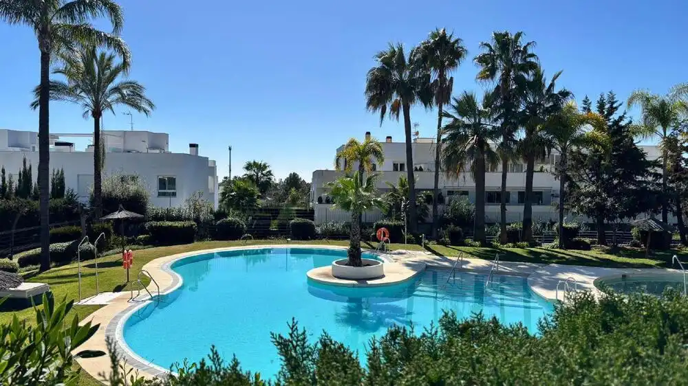 Penthouse mit Pool zur Miete in Nueva Andalucía
