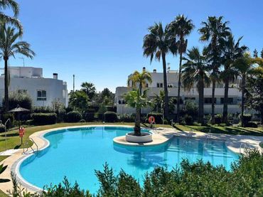 Penthouse mit Pool zur Miete in Nueva Andalucía