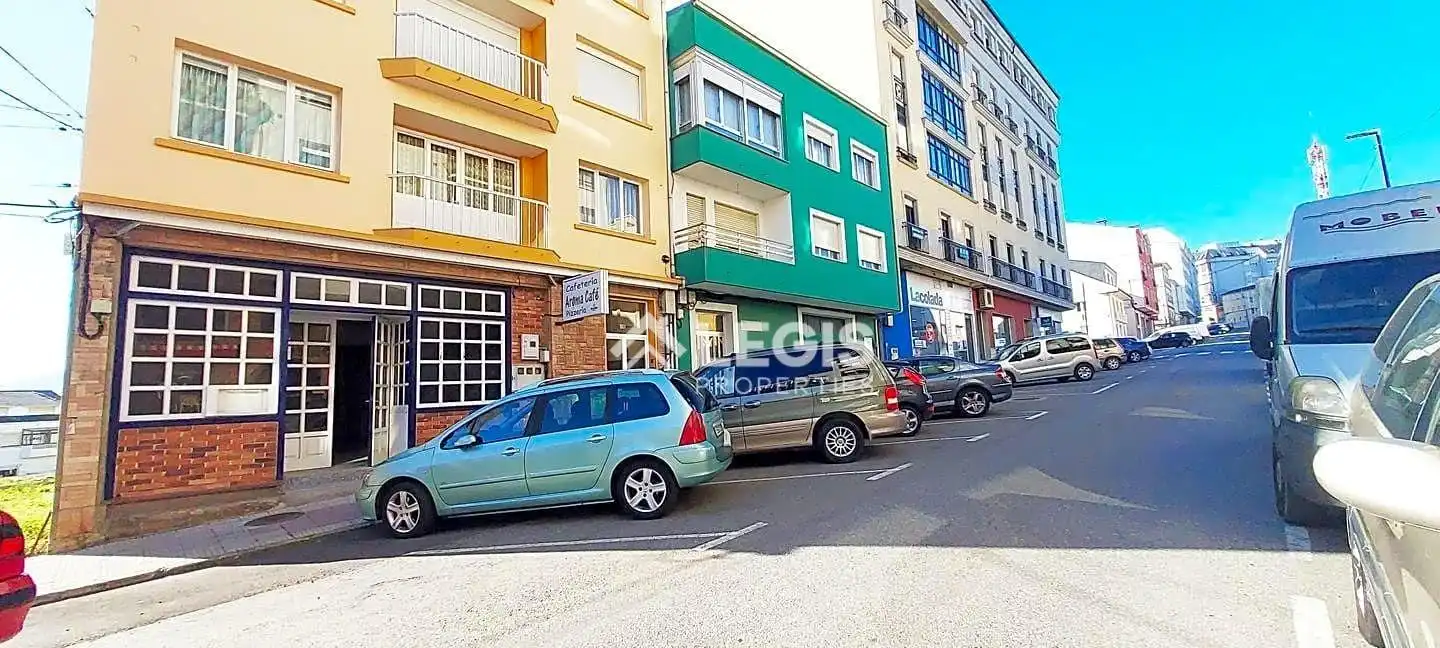 Vista exterior de Local en venda en Foz amb Aire condicionat i Moblat