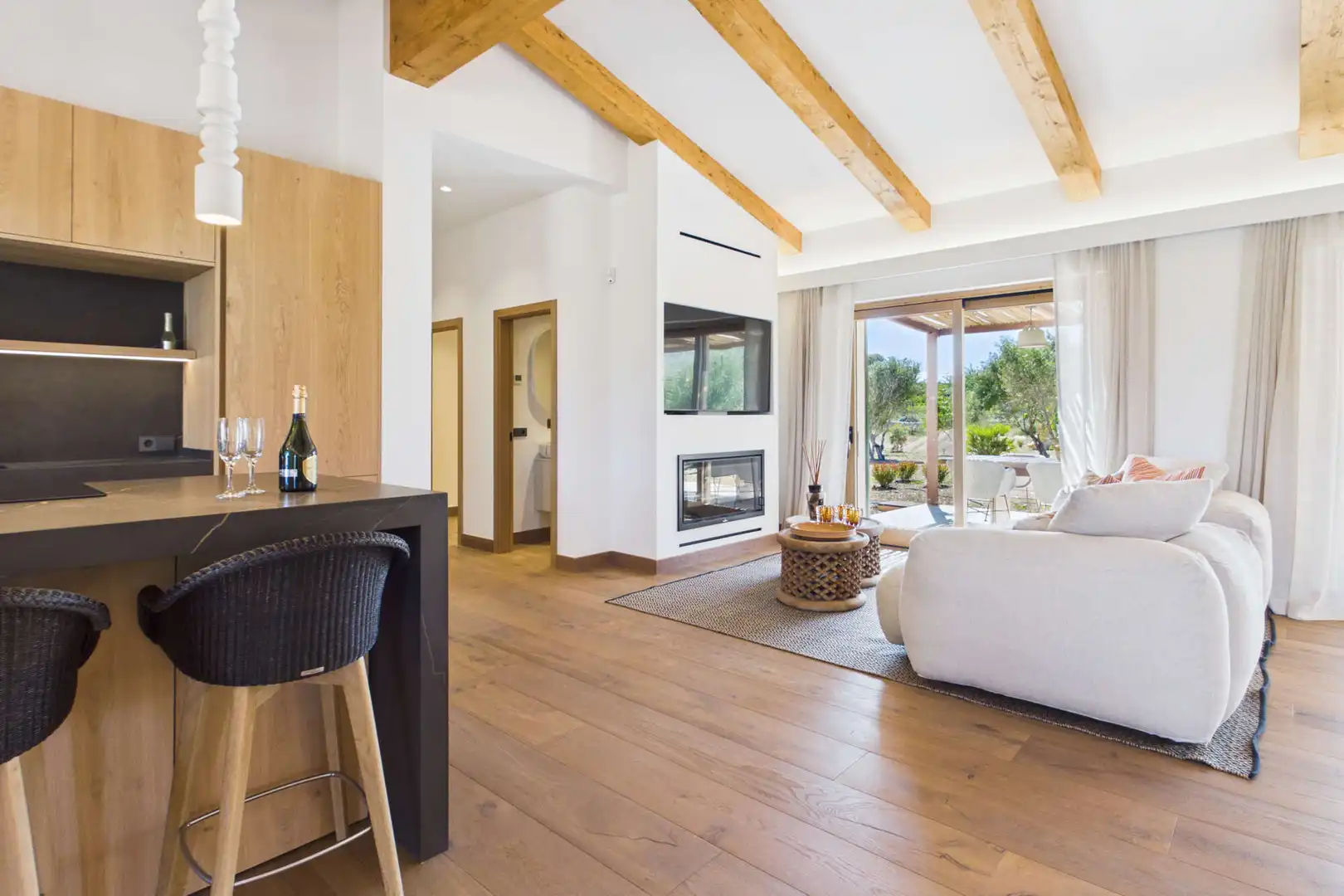 Sala de estar de Finca rústica en venta en Capdepera con Aire acondicionado, Calefacción y Parquet