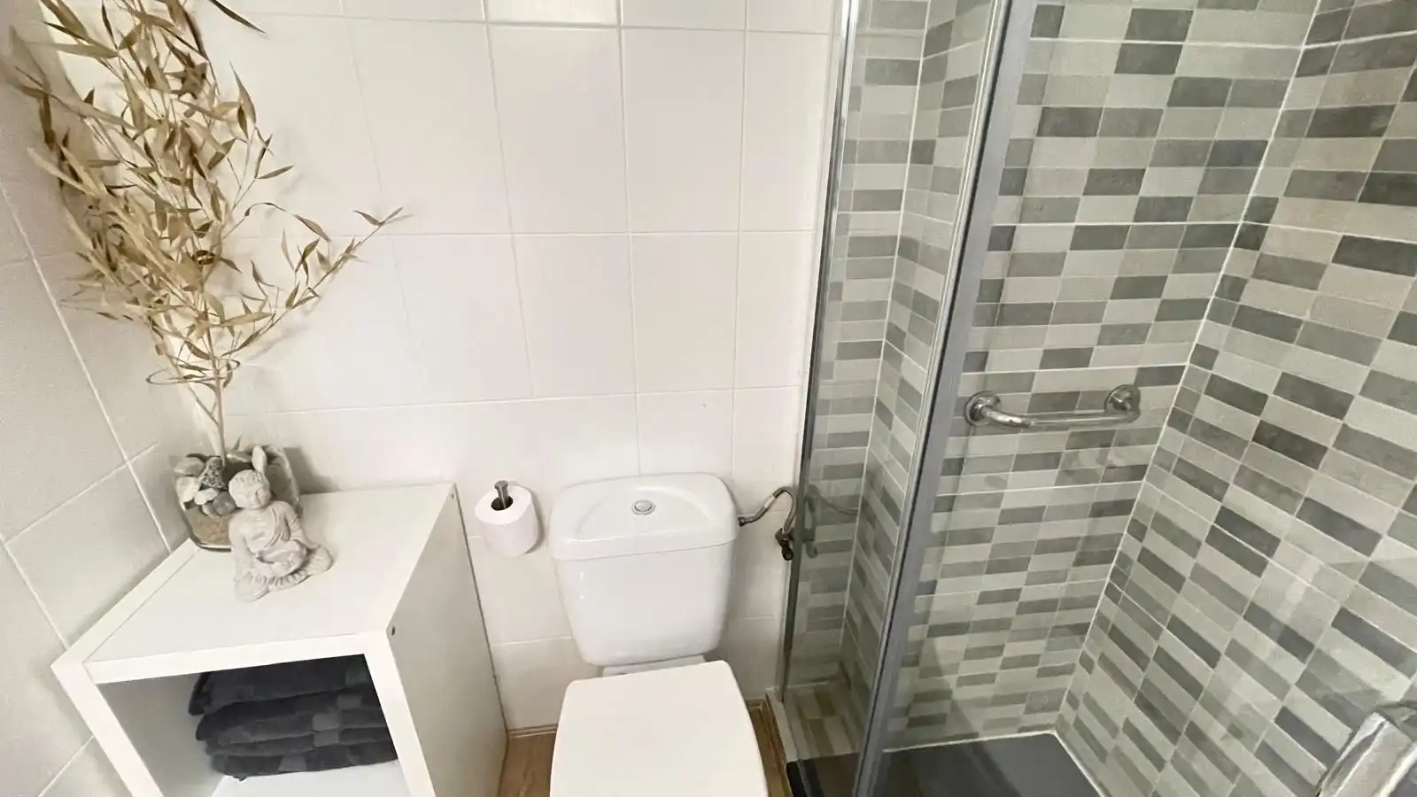 Baño de Apartamento en venta en Pineda de Mar con Aire acondicionado, Amueblado y Piscina comunitaria